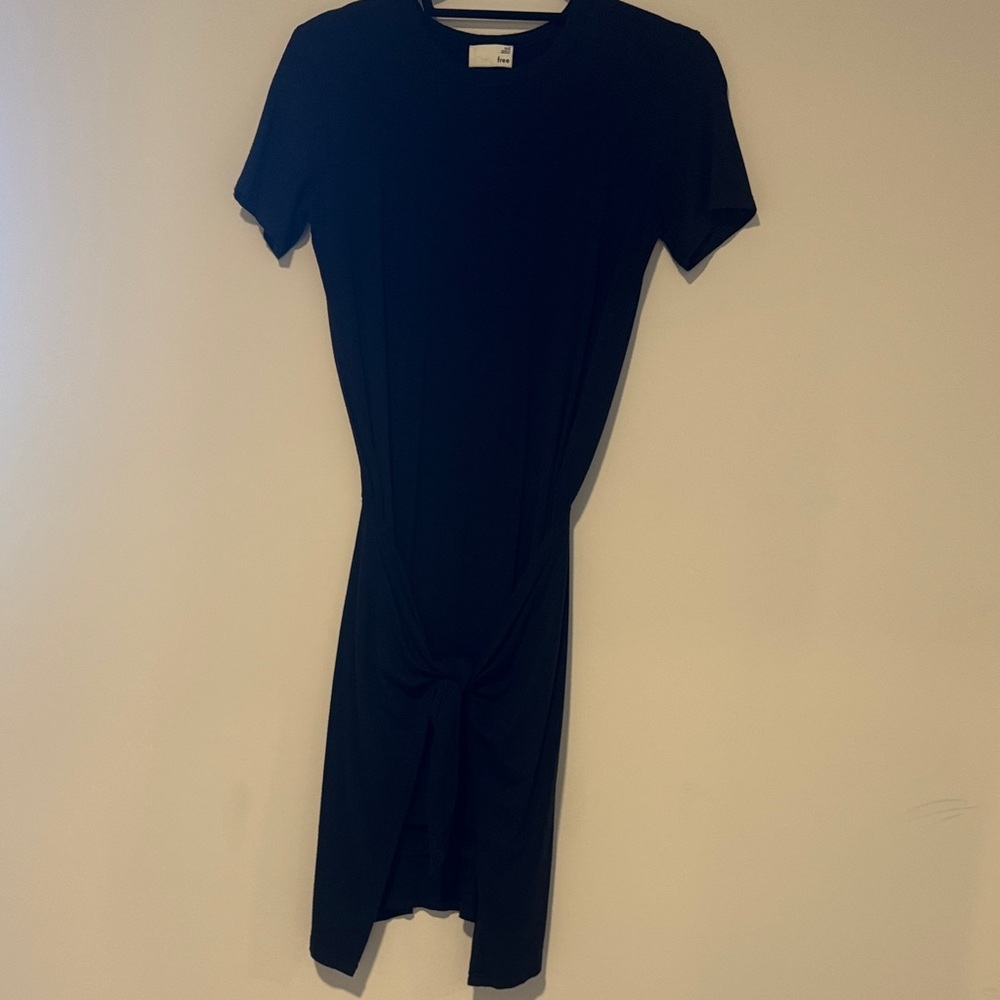 ARITZIA Wilfred Free Black Mini T-Shirt Wrap Waist
Dress size xxs